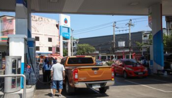 Тарифы на общественный транспорт ограничены на фоне напряженности на Ближнем Востоке