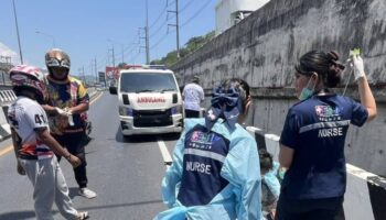 Турист погиб в результате прыжка с пешеходного моста на шоссе