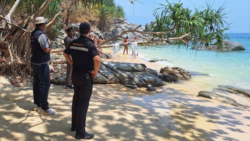 Туристы на «нудистском пляже» в Раваи получили предупреждение