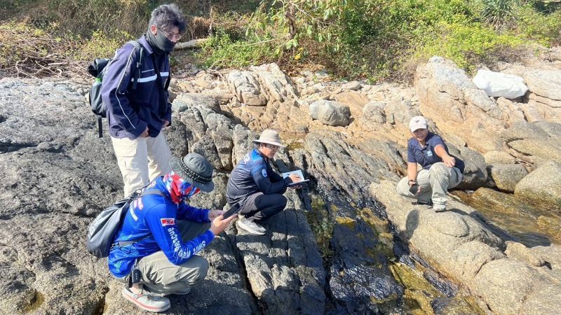 Уборка побережья от мазута продолжается на Пхукете