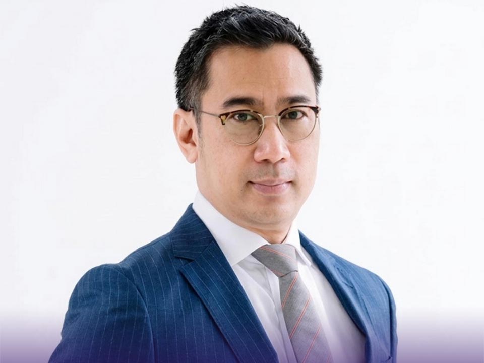 HM король назначает бывшего губернатора банка Таиланда Сетапута в Тайный совет