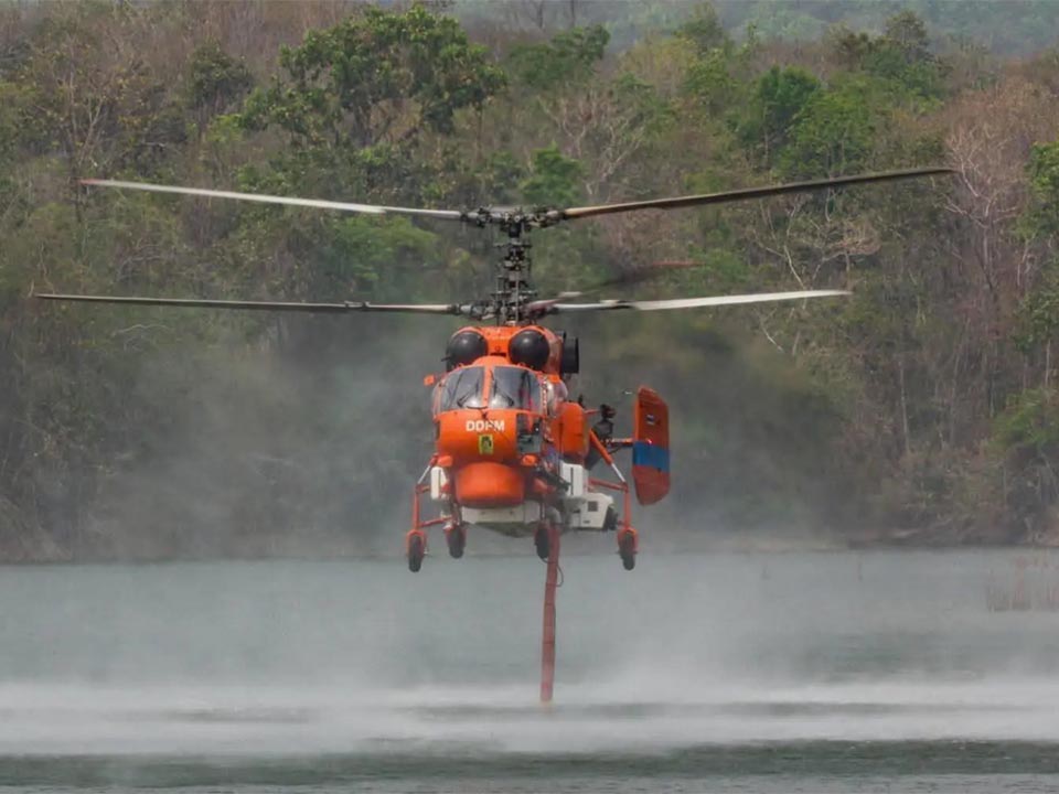 KA-32 вертолет развернут, так как Чианг Май борется с 28 огневыми точками.