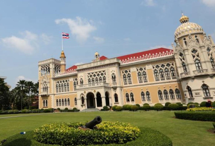 Klatham и демократы уклоняются от комментариев по статусу