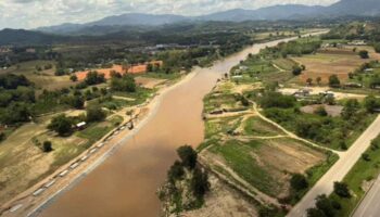 ThaiHealth проверяет зараженную загрязнением деревню