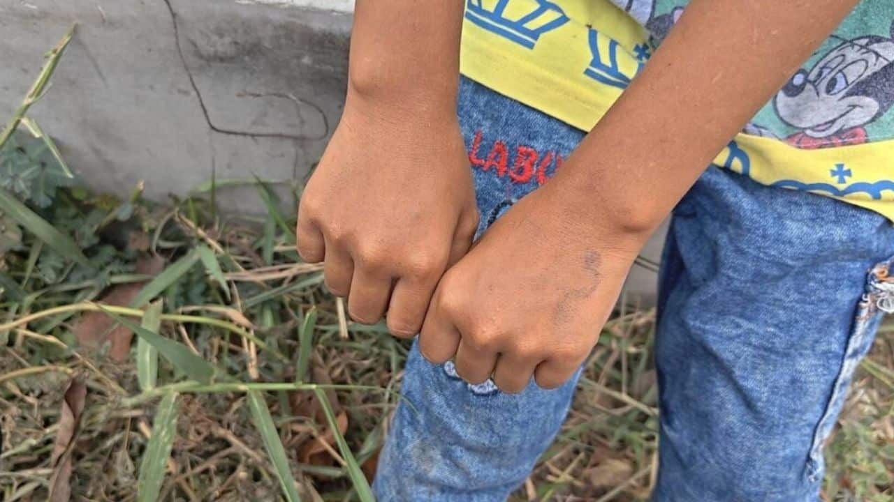 14-летний мальчик пойман за сексуальным домогательством 8-летней девочки в Патум Тхани