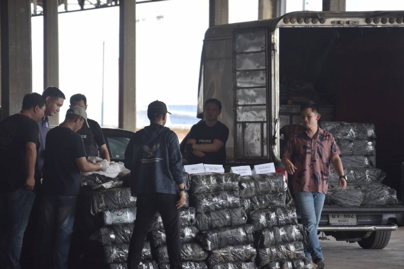 2,000 кг метамфетамина, задержанных на пароме, следовавшем на Самуи