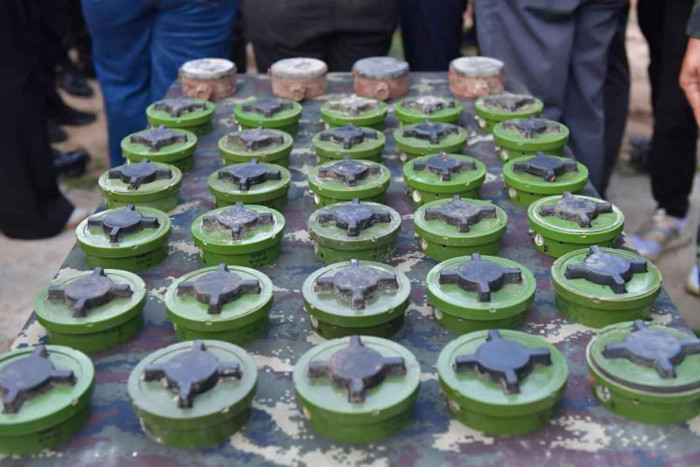 32 мины найдены за один день недалеко от границы