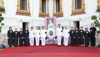 Bangkok Post и Post Intermedia совместно проводят церемонию chanting в честь Ее Величества королевы Сирикит, королевских похорон Матери-Царицы