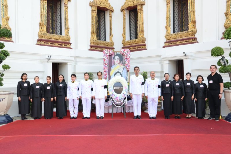 Bangkok Post и Post Intermedia совместно проводят церемонию chanting в честь Ее Величества королевы Сирикит, королевских похорон Матери-Царицы
