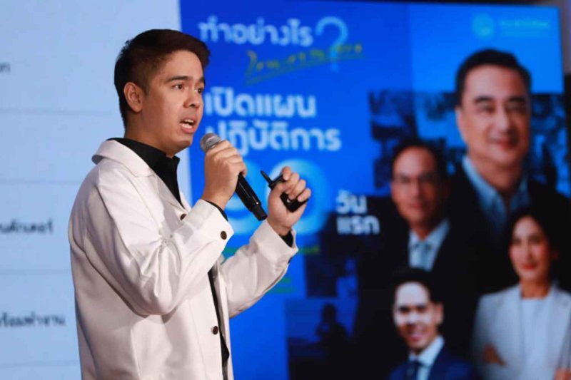 Абхисит призывает заместителя партии уйти в отставку