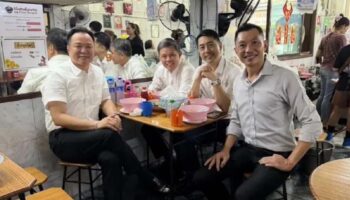 Анутин принимает Сингапурского Чан Чун Синга на неформальном дипломатическом завтраке в Бангкоке