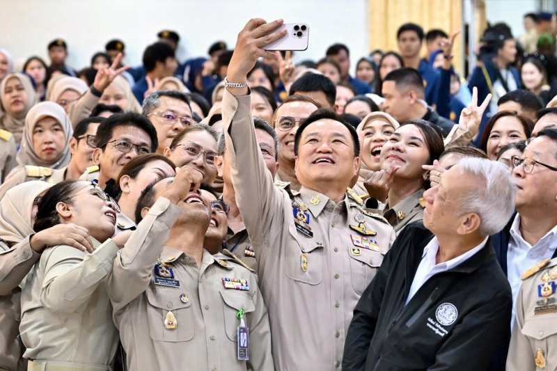 Атаки с поджогами предвосхищают визит премьер-министра