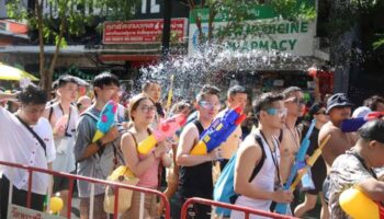 Бангкок продвигает переработку водяных пистолетов во время Сонгкрана