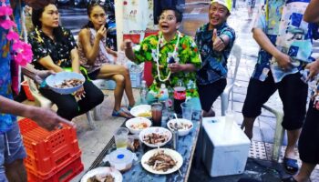 Бангкокский Сонгкран 2026 привлекает почти 5 миллионов человек на фоне проблем с безопасностью и отходами