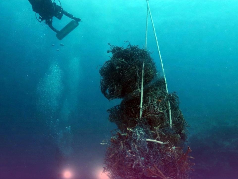 Более 500 кг «призрачных» сетей удалено из вод возле Национального парка Симиллан, чтобы защитить морскую жизнь