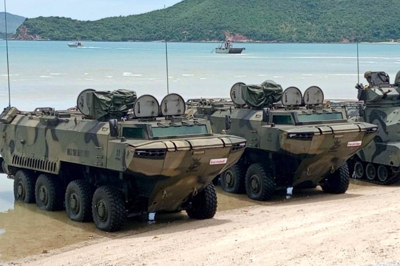 ВМС закупает больше амфибийных транспортных средств