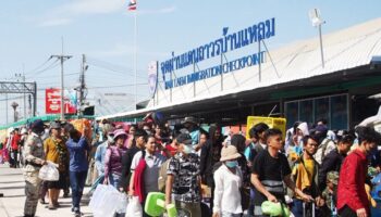 Восточные пограничные переходы пока останутся закрытыми: Премьер-министр