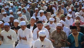 Жители Наративата объединяются в молитве за раненого депутата, пока власти клянутся в справедливости