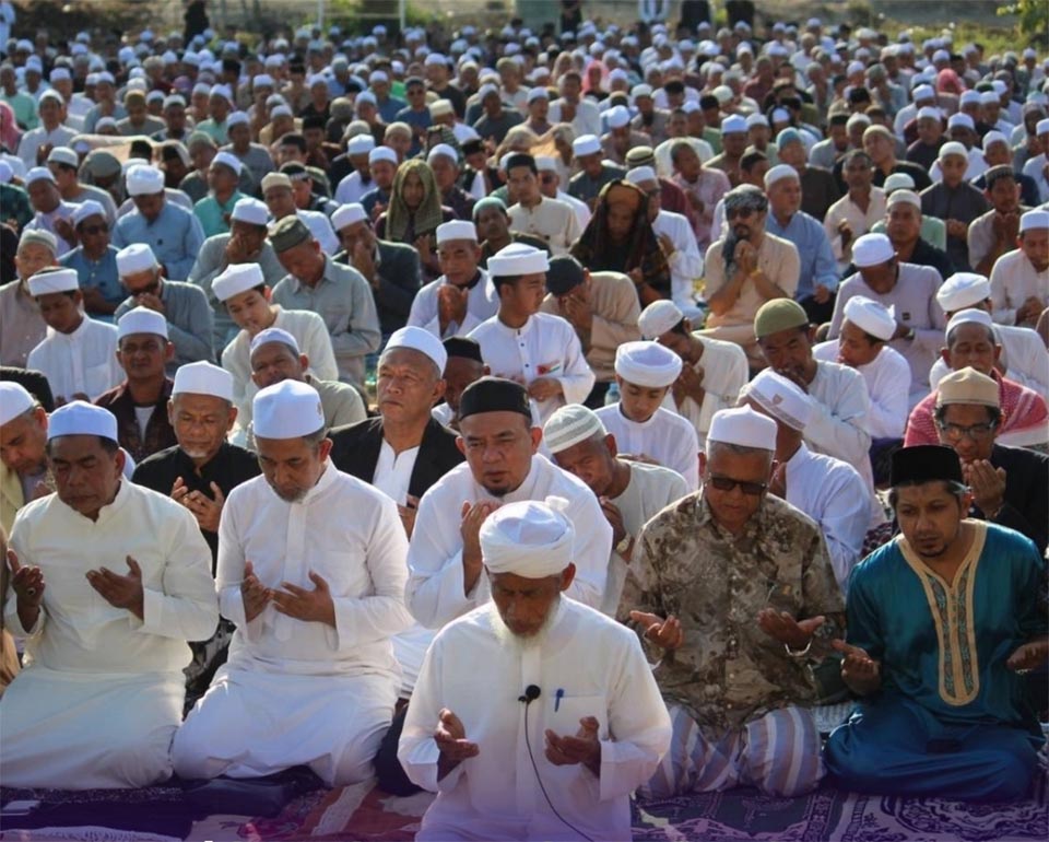 Жители Наративата объединяются в молитве за раненого депутата, пока власти клянутся в справедливости