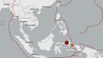 Землетрясение магнитудой 7.4 под водой у побережья Индонезии вызвало предупреждение о цунами, влияния на Таиланд нет