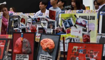 Инфлюенсеры, онлайн-реклама вызывают рост электронного вейпинга, вызывая беспокойство у родителей