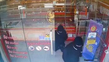 Китайские туристы арестованы за ограбление ювелирного магазина