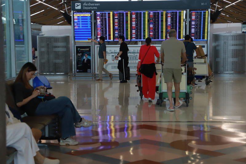 Китайца арестовали в аэропорту Бангкока после краж во время рейса