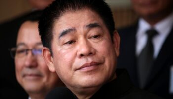 Клатам играет в игру ожидания