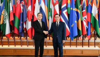 Министр Сахасак ищет поддержку Оман для задержанного тайского судна на фоне напряженности в Ормузском проливе