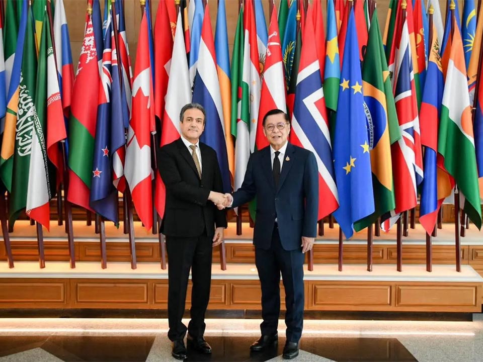 Министр Сахасак ищет поддержку Оман для задержанного тайского судна на фоне напряженности в Ормузском проливе