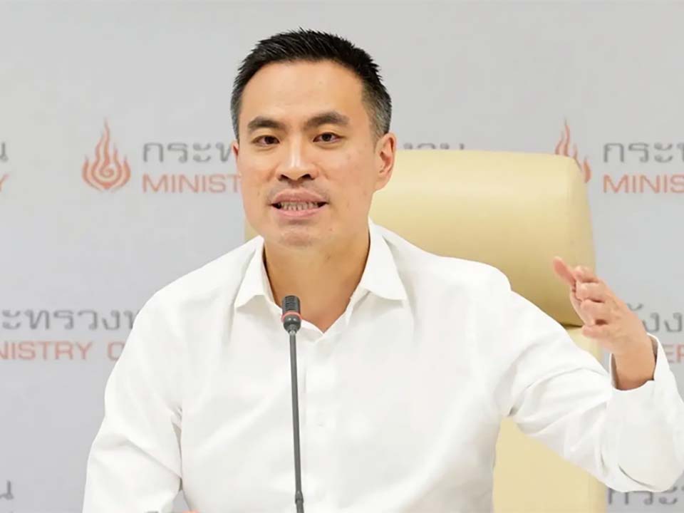 Министр энергетики распорядился о снижении цен на топливо и мониторинге поставок на фоне увеличения поездок во время Сонгкран.