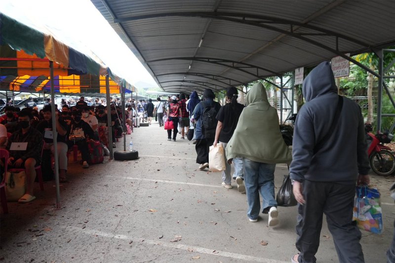 Первая партия из 635 тайских мошенников, репатриированных из Камбоджи