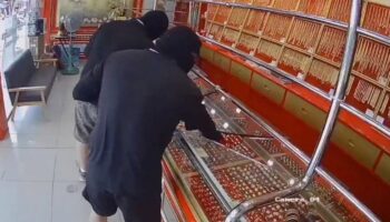 Подозреваемые в ограблении золотого магазина в Китае были выданы окурками сигарет