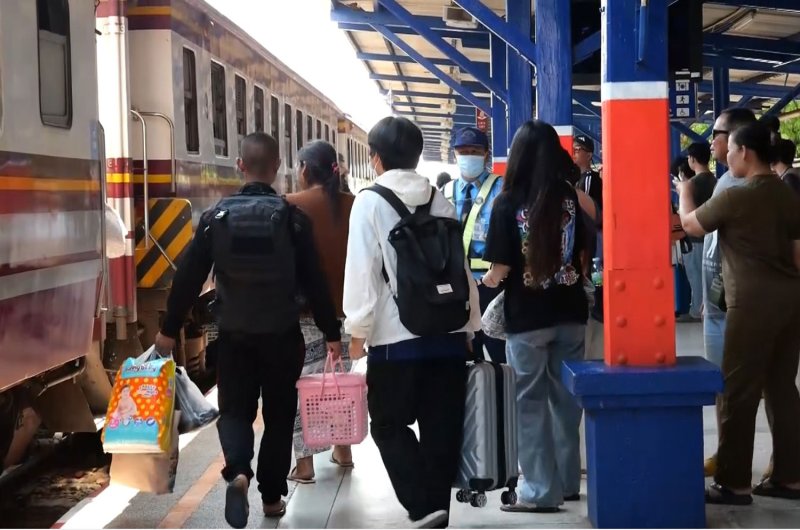 Поездки на общественном транспорте превысили 10 миллионов за четыре дня Сонгкран.