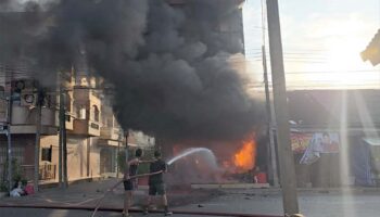 Пожар во время Сонгкрана охватил магазин красок в Хат-Яе, подозревается электрическая неисправность