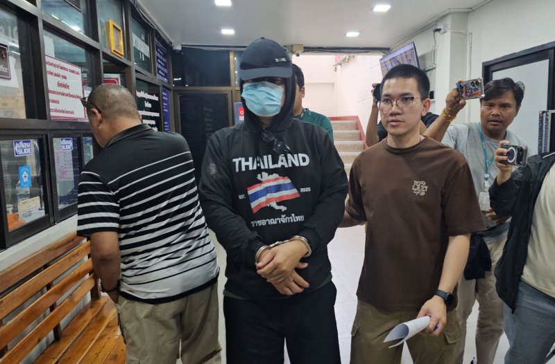 Полиционер, обвиняемый в убийстве, обвиняется в оскорблении арестовавшего офицера