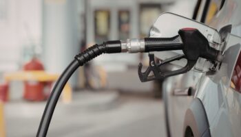 Премьер-министр благодарит общественность за экономию во время энергетического кризиса