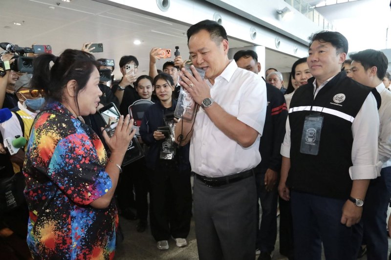 Премьер-министр обещает превратить все политики в действия