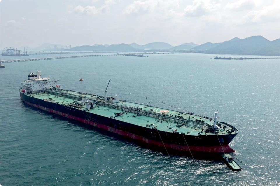 Прибытие партии сырой нефти с Ближнего Востока в Таиланд обеспечивает запас топлива