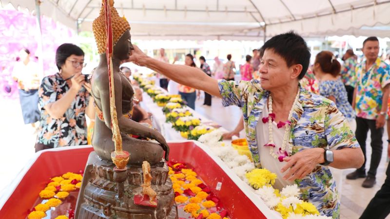 Пхукет празднует Сонгкран