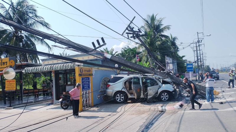 Пхукетский таксист и его пассажирка погибли в ДТП в Краби