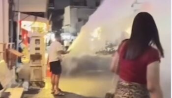 Развлекатели отказываются от воды, разряжают огнетушитель на Уокинг-стрит