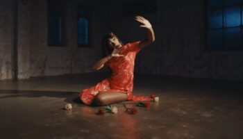 Рэппер, родившийся во Франции, упоминает ChatGPT в споре о кредитах с тайским режиссером