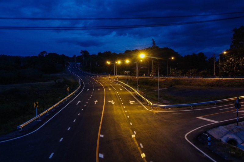 Свет на «низкорисковых» сельских дорогах будет уменьшен, чтобы сэкономить энергию