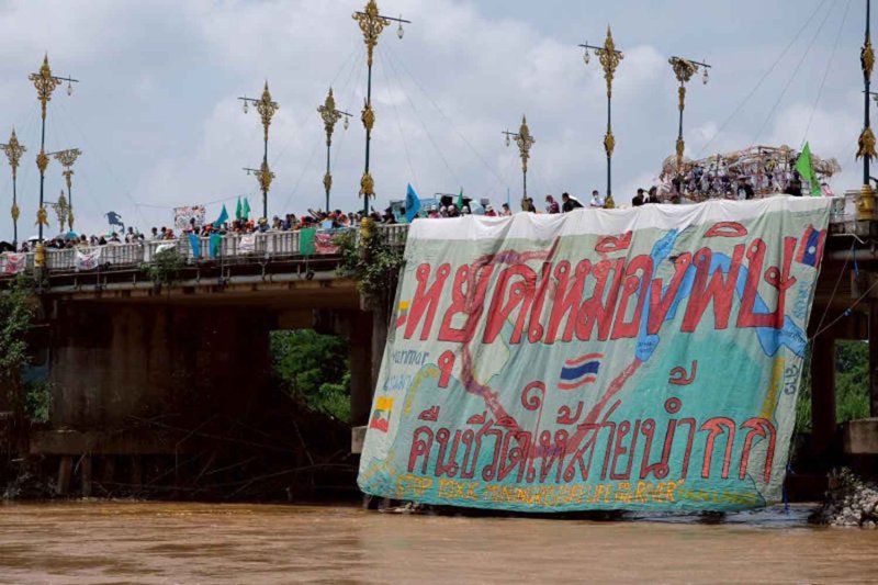 Сенаторы призывают к действиям по загрязнению рек