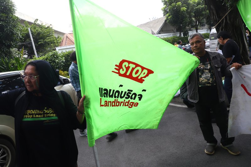 Сингапурский министр выражает интерес к Земельному мосту