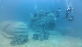 Статую царя обезьян высотой 6,5 м установили у побережья Рачи-Яй