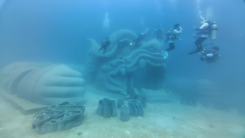 Статую царя обезьян высотой 6,5 м установили у побережья Рачи-Яй