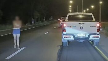 Таиландка подверглась критике за прогулку по дороге после предполагаемой ссоры с бойфрендом