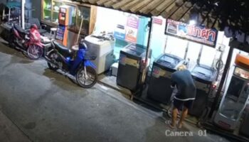 Тайский мужчина крадет из стиральных машин с монетоприемниками и якобы притворяется инвалидами.